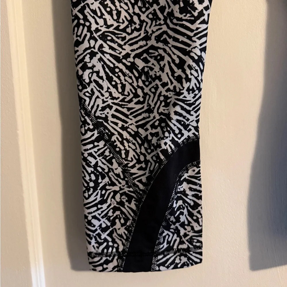 Lululemon Run Inspire Crop II Luxtreme Mini Brushed Animal Black White Leggings